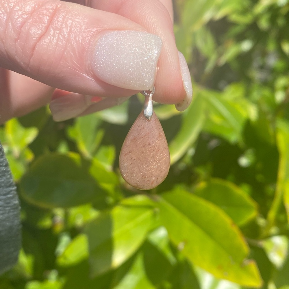 SUPER SALE! Beautiful peach sunstone set in solid 925 bale